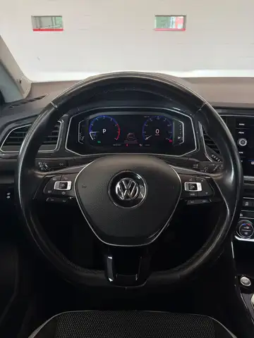 Volkswagen T-Roc view 13
