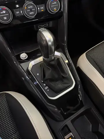 Volkswagen T-Roc view 15