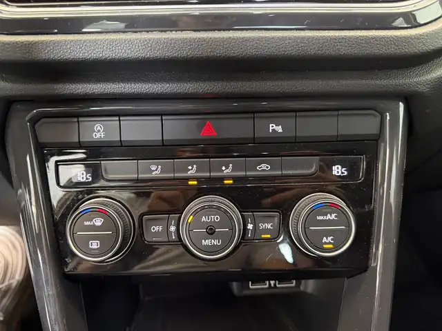Volkswagen T-Roc view 14