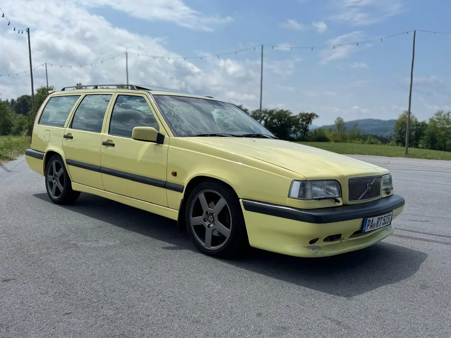 Volvo 850 T-5R Gelb - 1