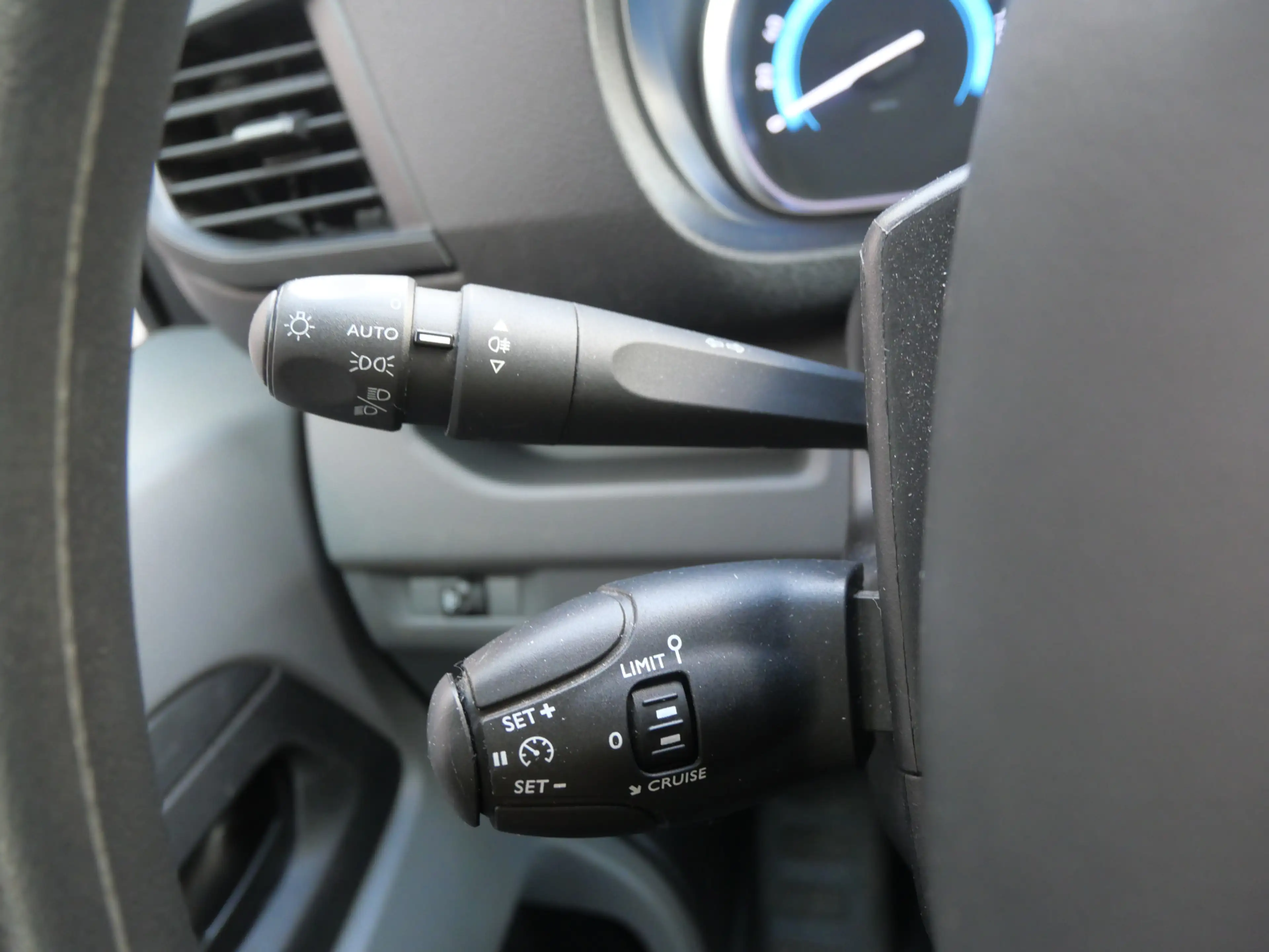Peugeot e-Expert LONG PREMIUM 75 kWh | L3 | SOH 90% | CARPLAY | CRU — photo 10