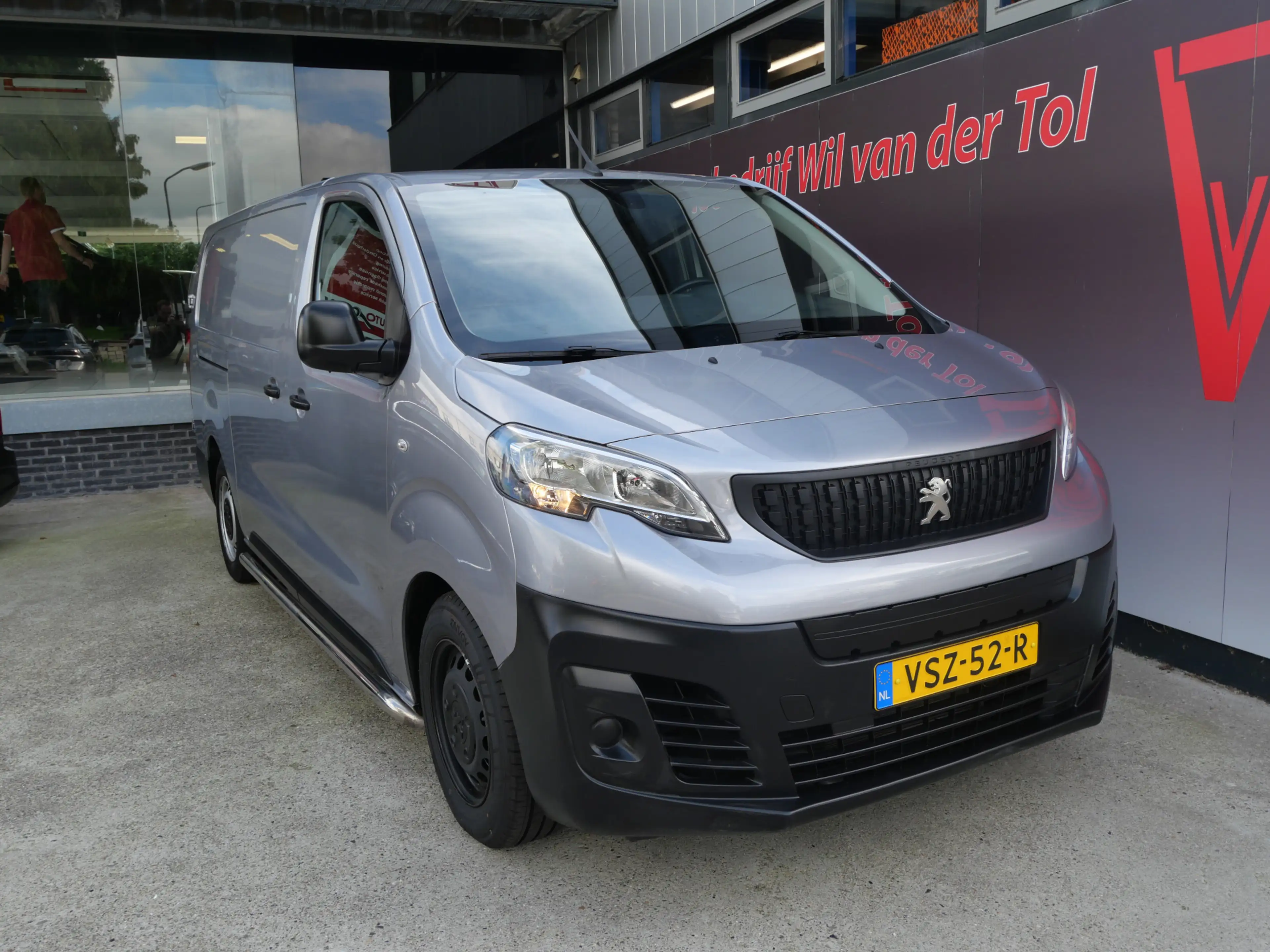 Peugeot e-Expert LONG PREMIUM 75 kWh | L3 | SOH 90% | CARPLAY | CRU — photo 2