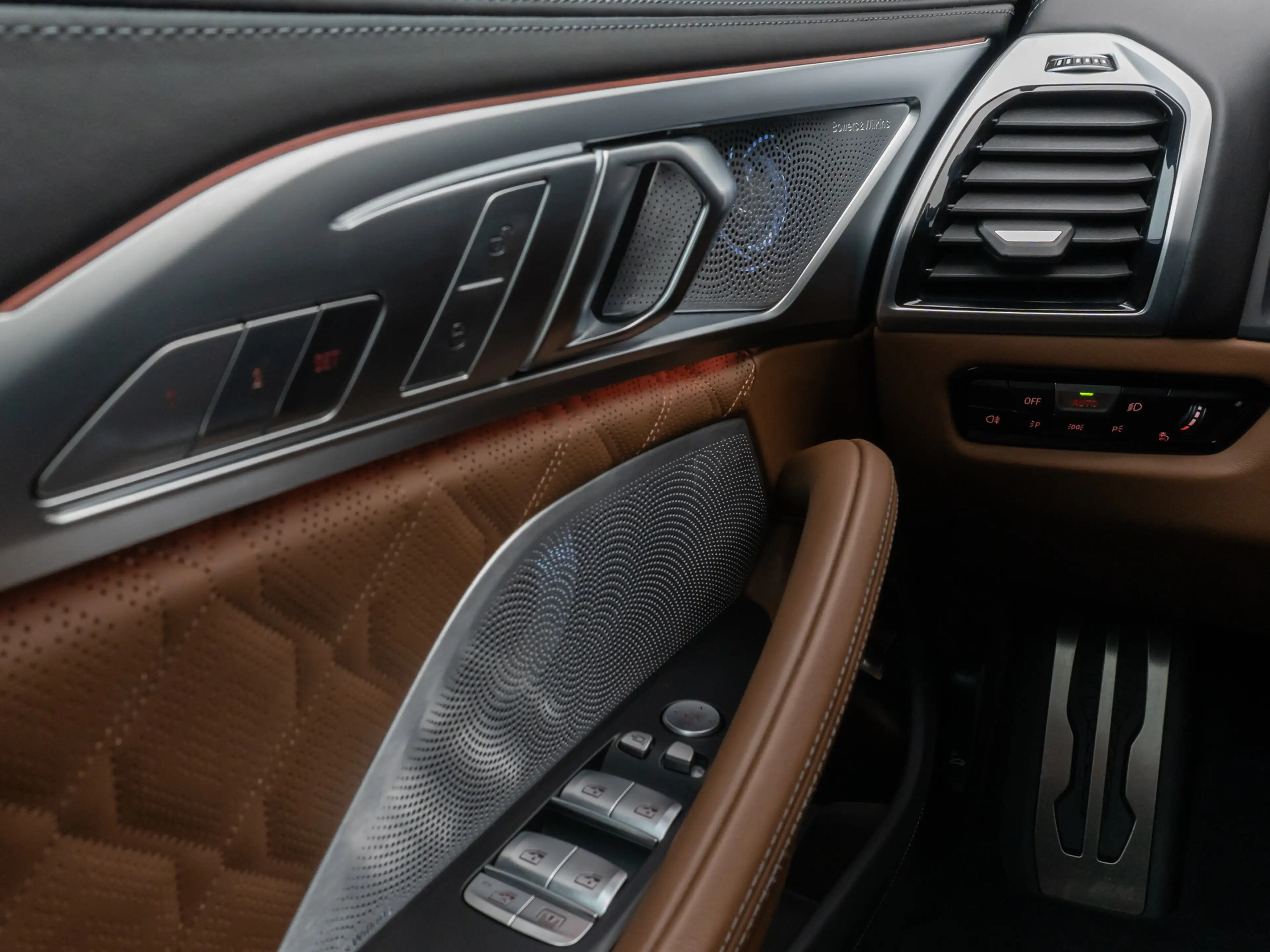 BMW M8 Competition xD Gran Coupé 360°Laser HUD B&W — photo 33