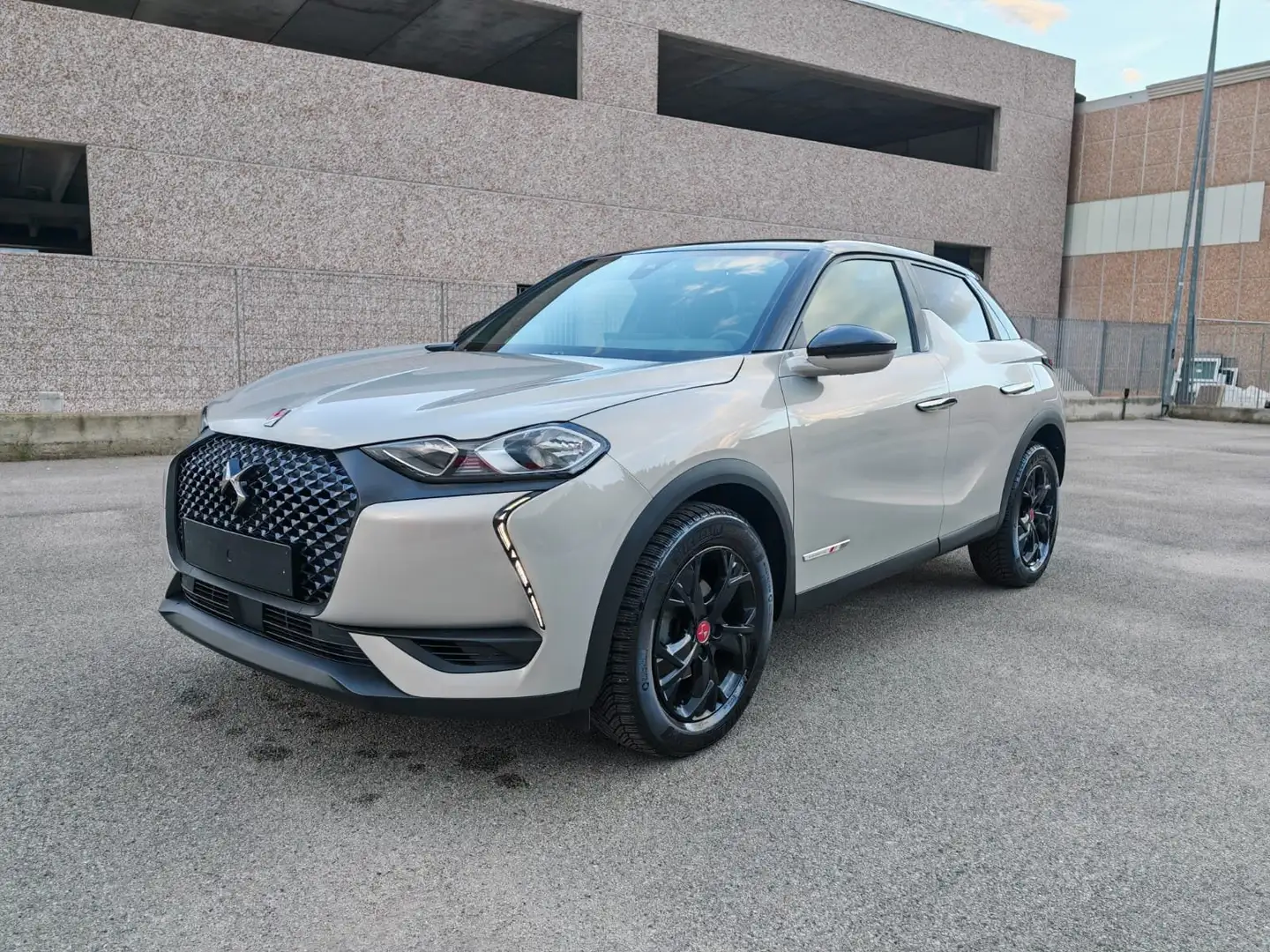 DS Automobiles DS 3 Crossback DS3 1.5 bluehdi Performance Line 110cv Gris - 2