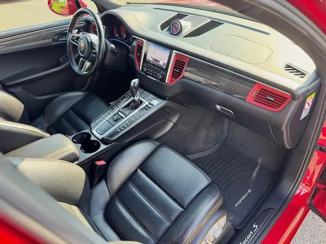 Porsche Macan view 13