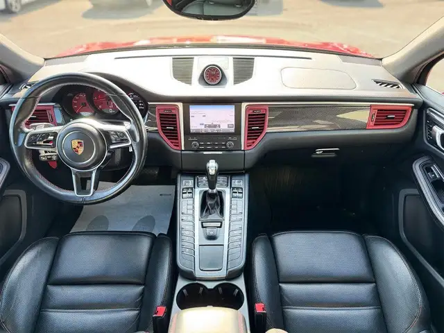 Porsche Macan view 9