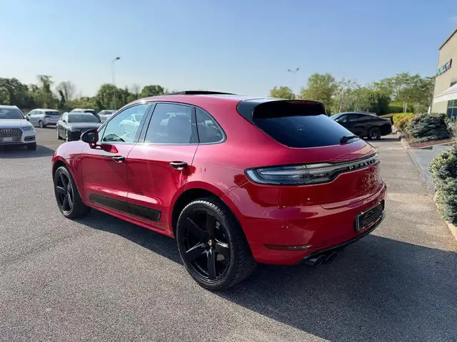 Porsche Macan view 5