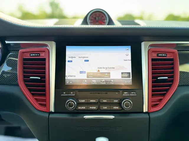 Porsche Macan view 10