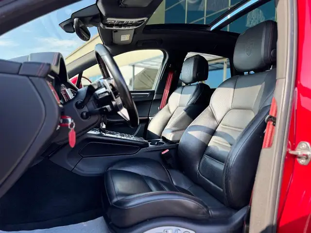 Porsche Macan view 7