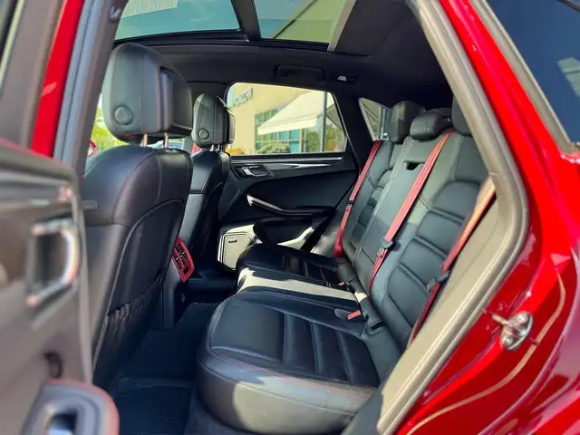 Porsche Macan view 8