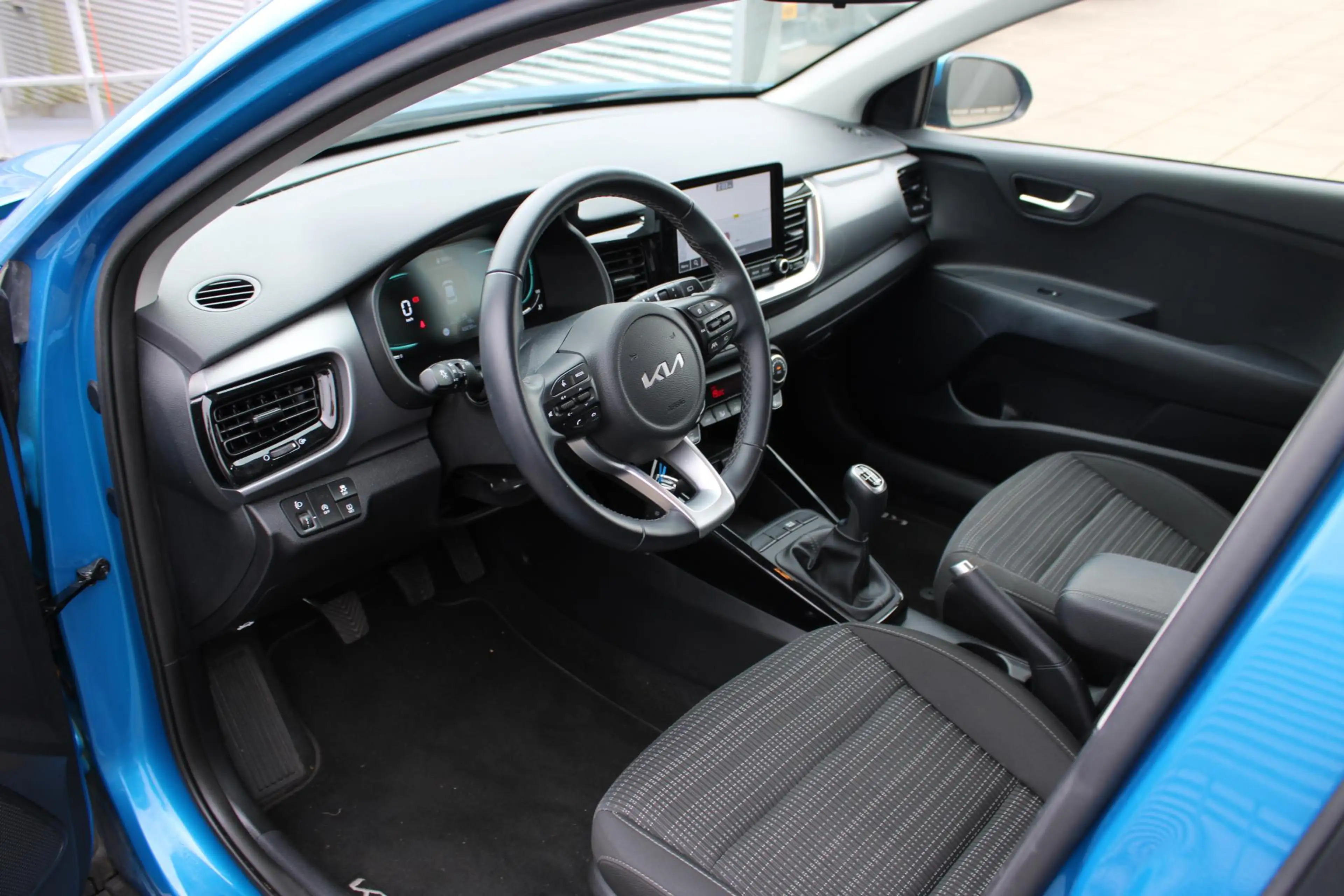 Kia Stonic 1.0 T-GDi MHEV DynamicLine — photo 15