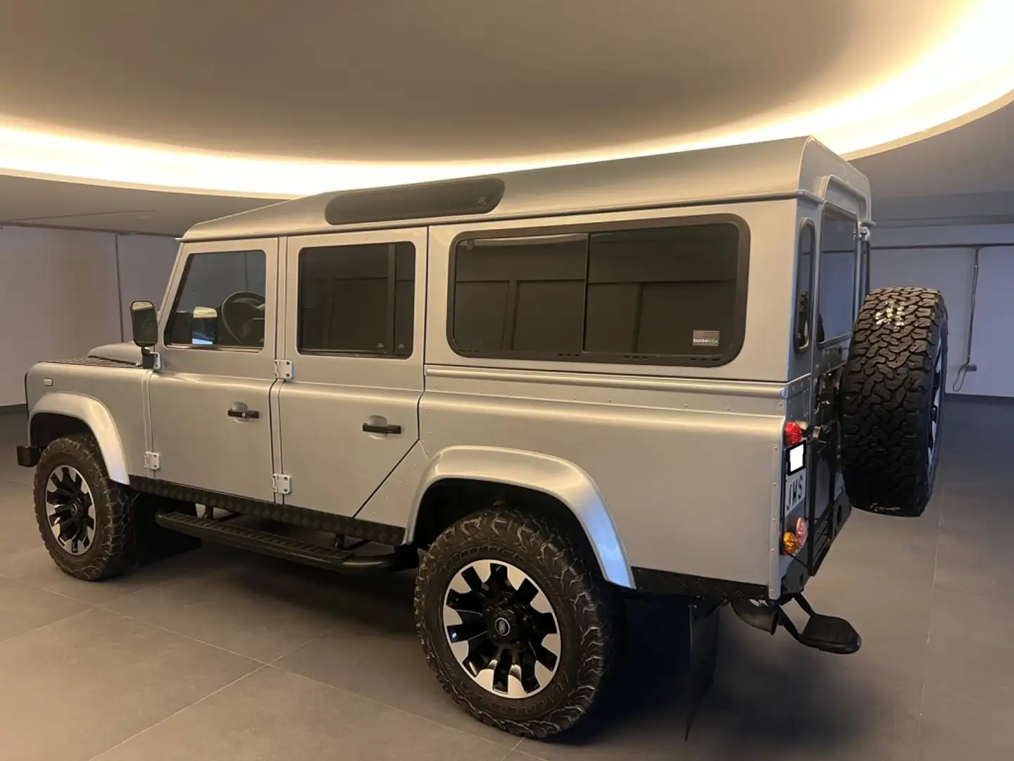 Land Rover Defender 110 SW SE Gris - 2