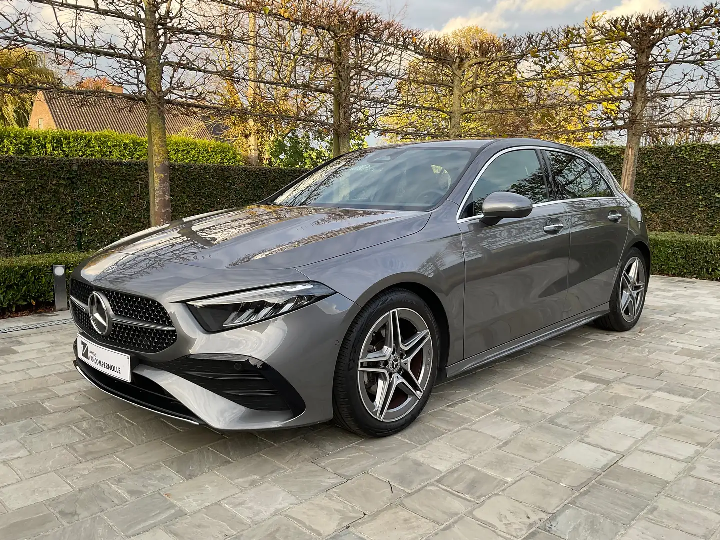 Mercedes-Benz A 200 AMG Line Advanced Plus ,DISTRONIC ,TREKHAAK ,SFEER Grijs - 1