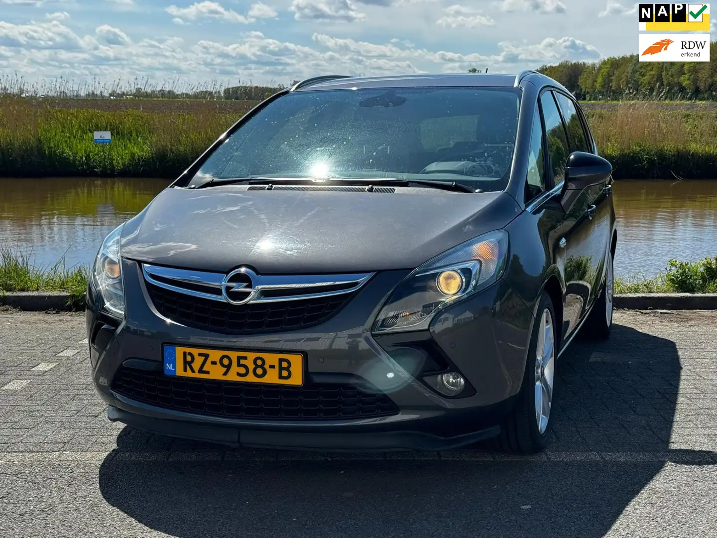 Opel Zafira Tourer 1.4 Edition 7p. Trekhaak 140PK Grijs - 1