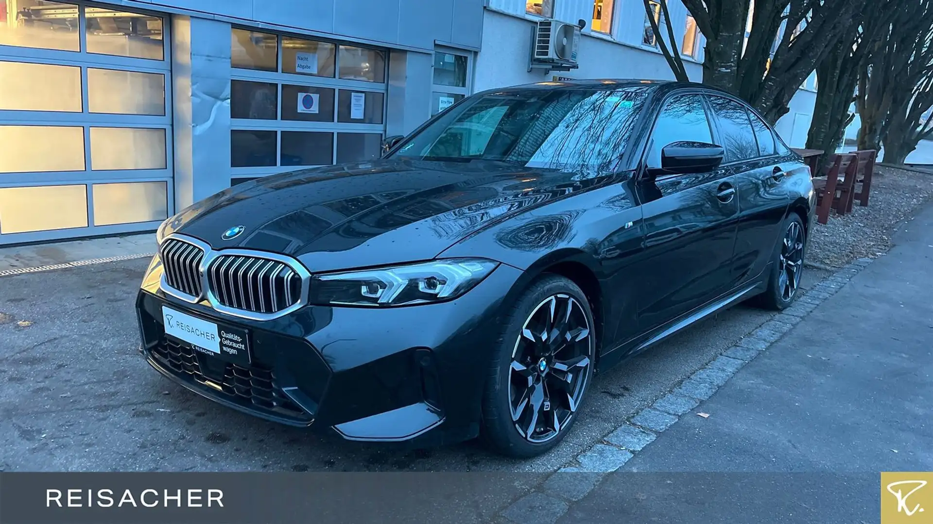 BMW 320 i A xDrive Lim M Sport,LCPro.HuD,AHK,ACC Schwarz - 1