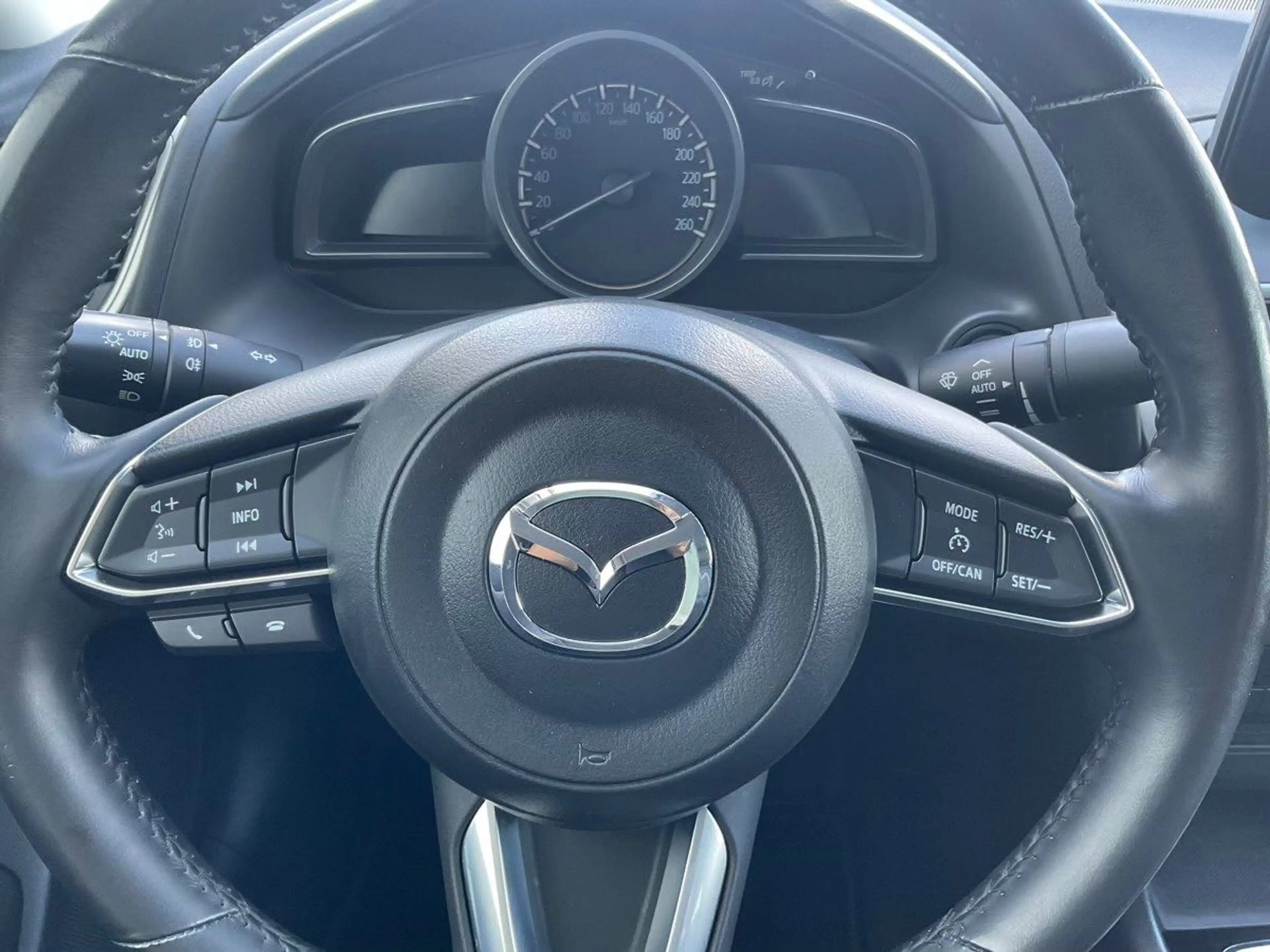 Mazda 3 Limosine — photo 10