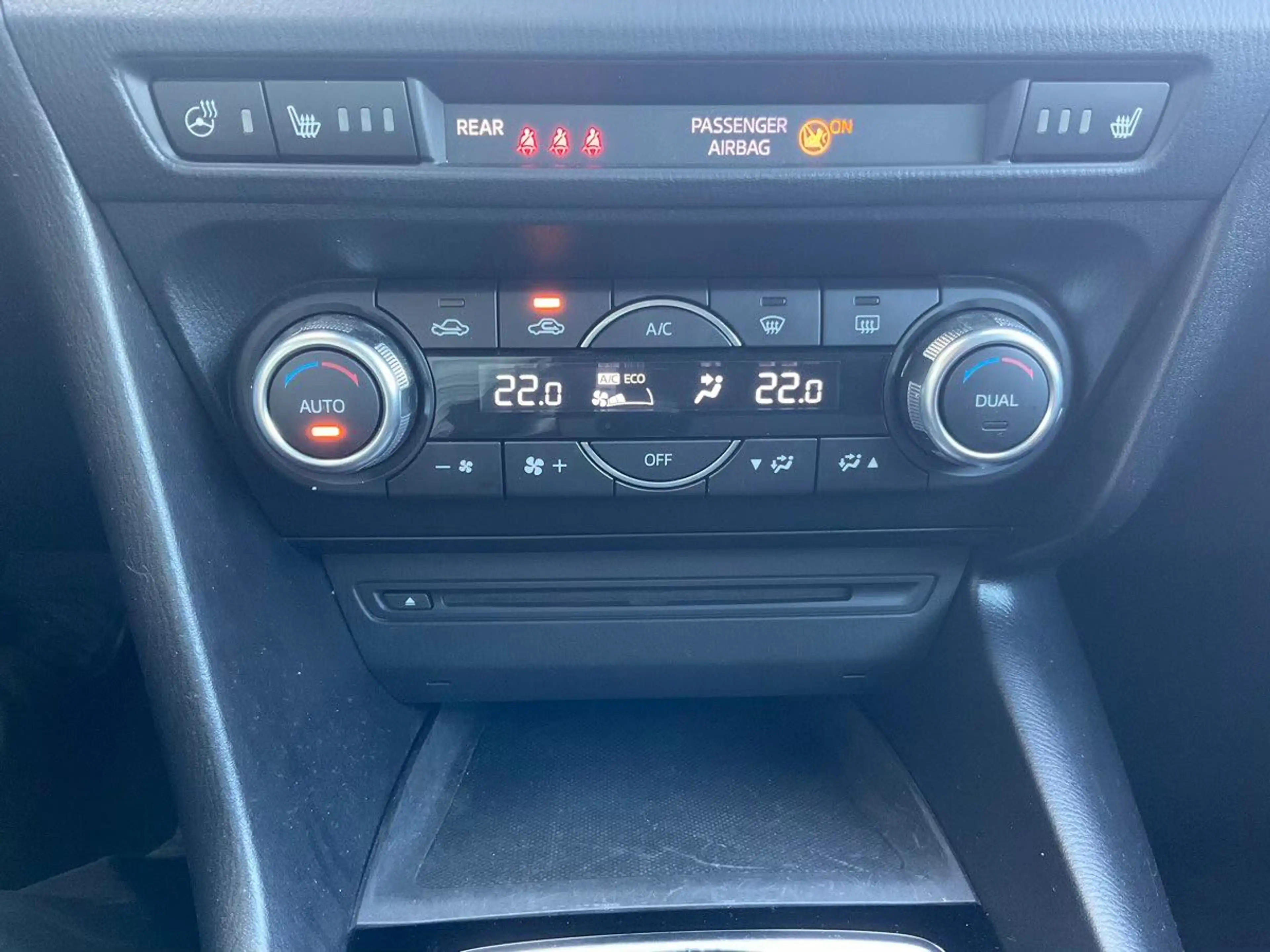 Mazda 3 Limosine — photo 12