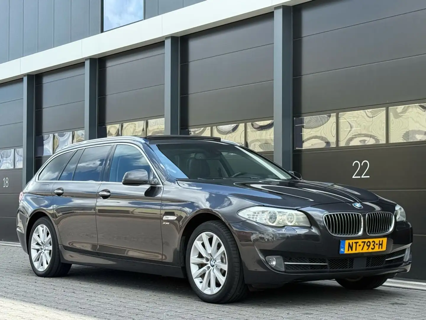 BMW 525 5-serie 525xd Panorama Hade-Up Clima Grijs - 2