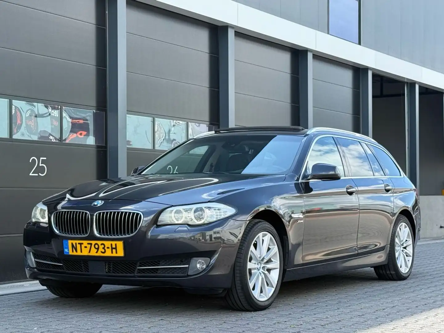 BMW 525 5-serie 525xd Panorama Hade-Up Clima Grijs - 1