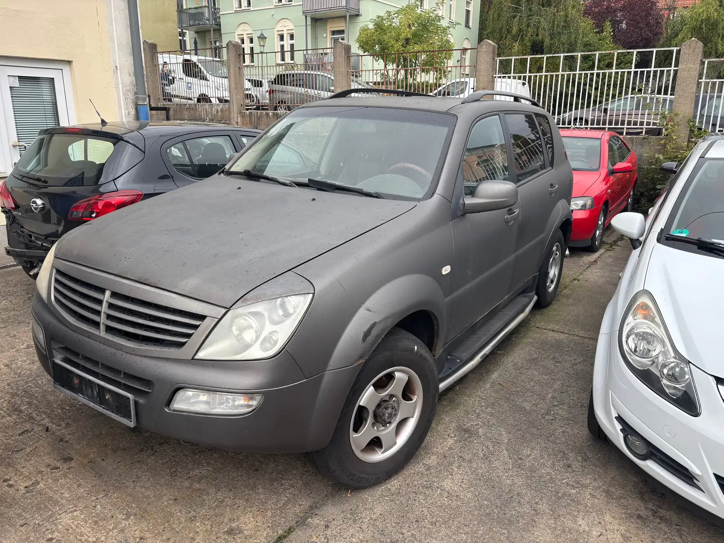 SsangYong Rexton Korando Diesel 2.0  DPF 4WD Grau - 1