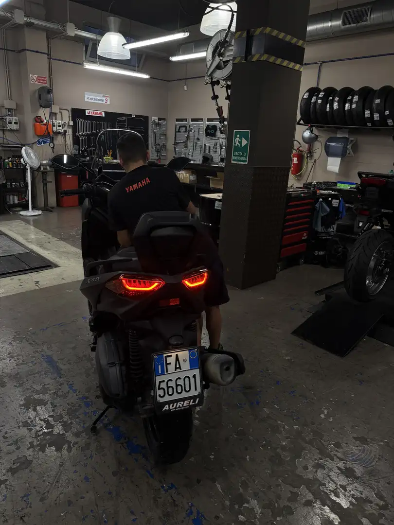Yamaha X-Max 125 sonic grey abs - traction control - 1