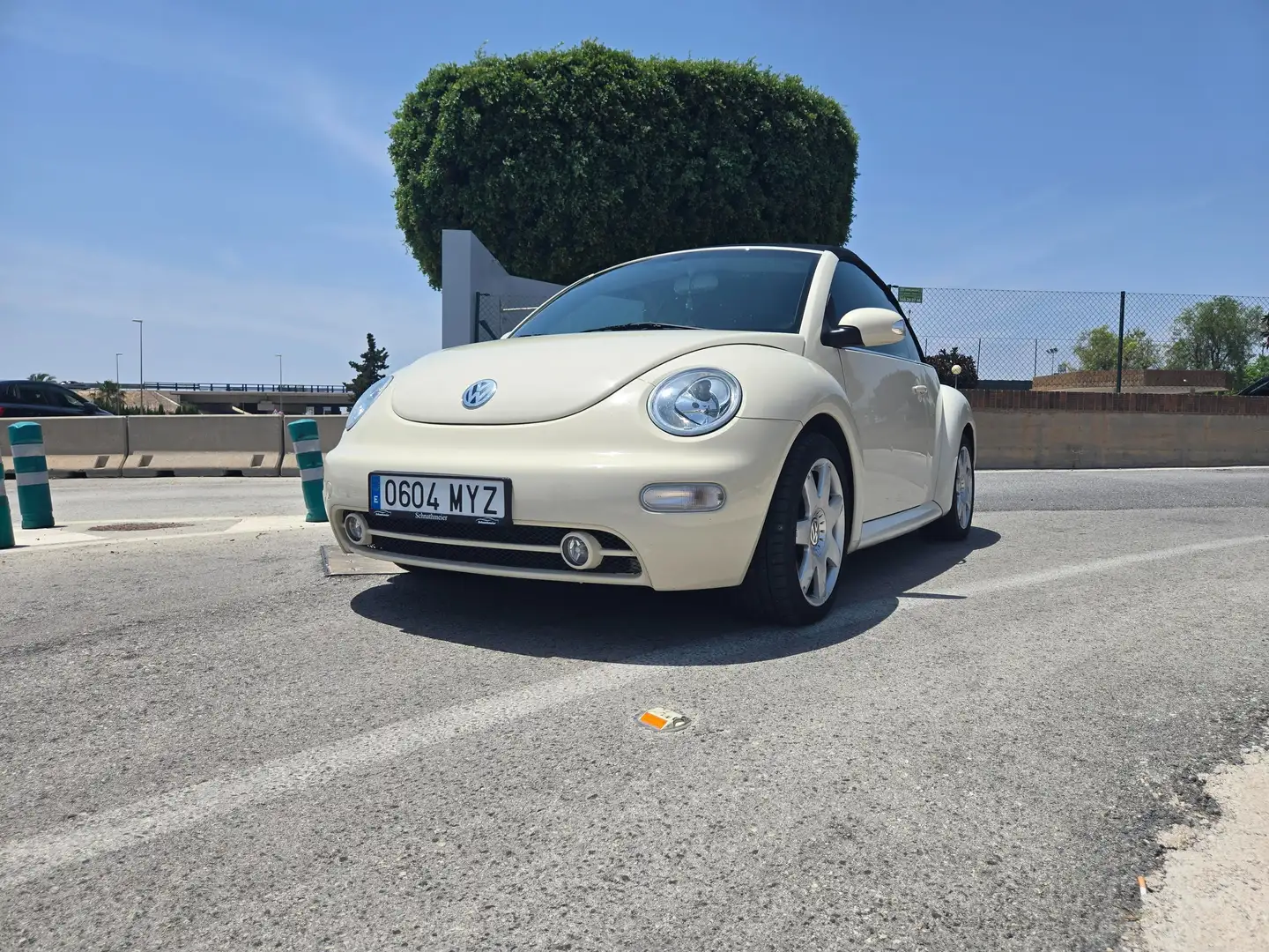 Volkswagen Beetle Beetle Cabrio. 2.0 Tip. Beige - 1