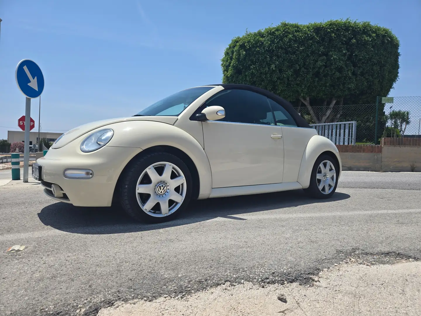 Volkswagen Beetle Beetle Cabrio. 2.0 Tip. Beige - 2