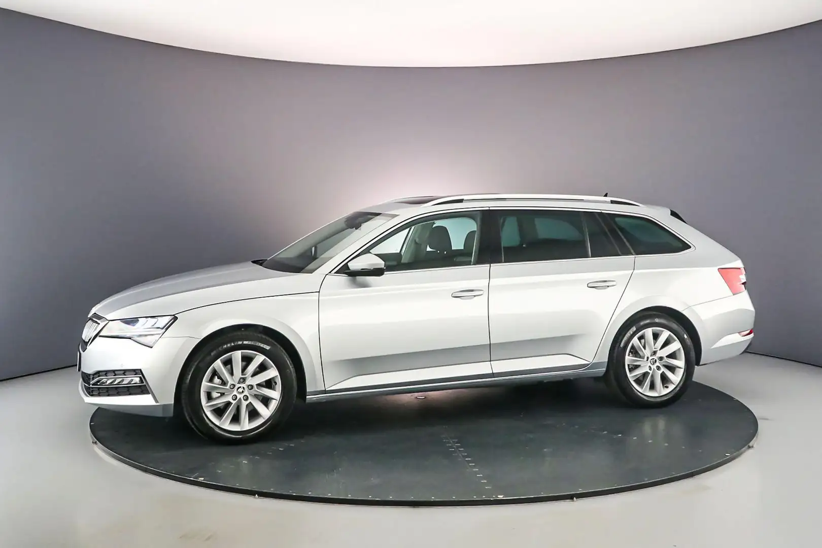 Skoda Superb Combi Business Edition Plus 1.4 TSI PHEV 218pk DSG Grijs - 2