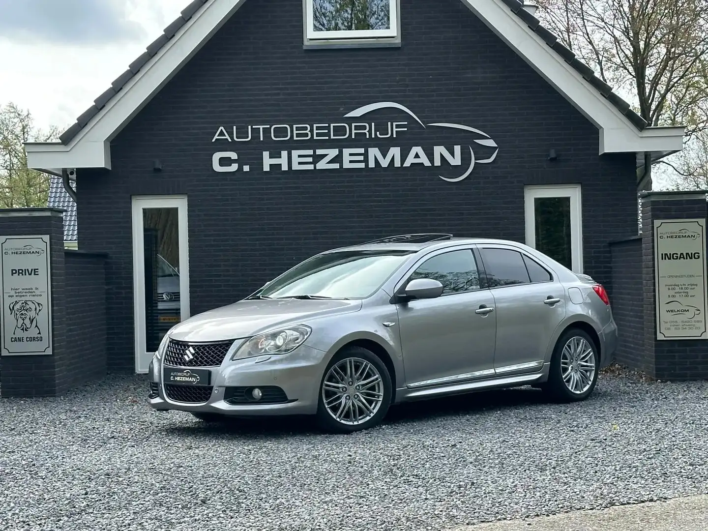 Suzuki Kizashi 2.4 Sport 1e eigenaar panoramadak Dealer OH Nieuws Grijs - 2