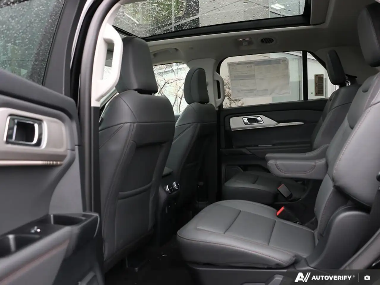 Ford Explorer снимка Ford Explorer