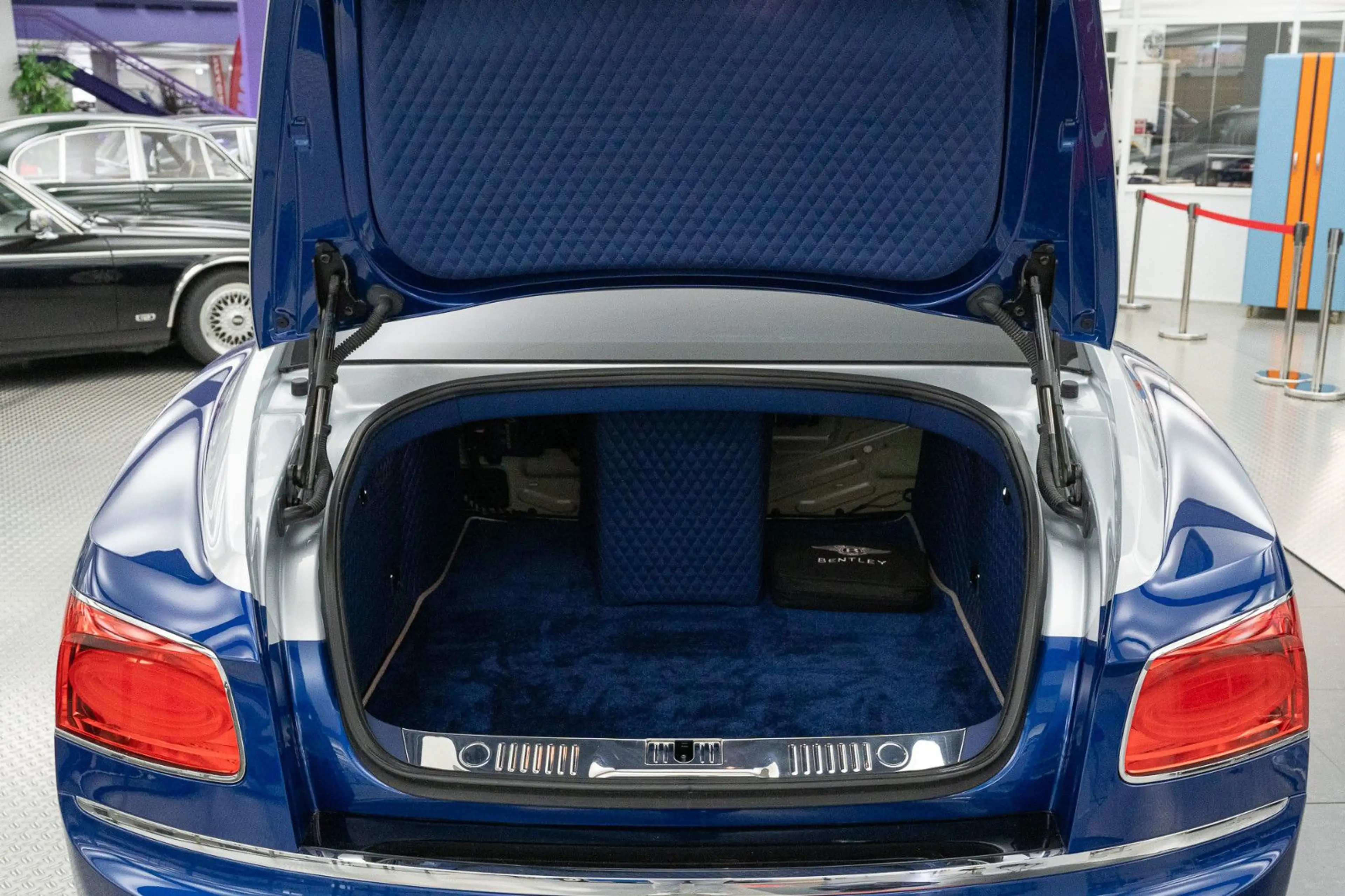 Bentley Flying Spur 6.0 W12 S Autom. — photo 10