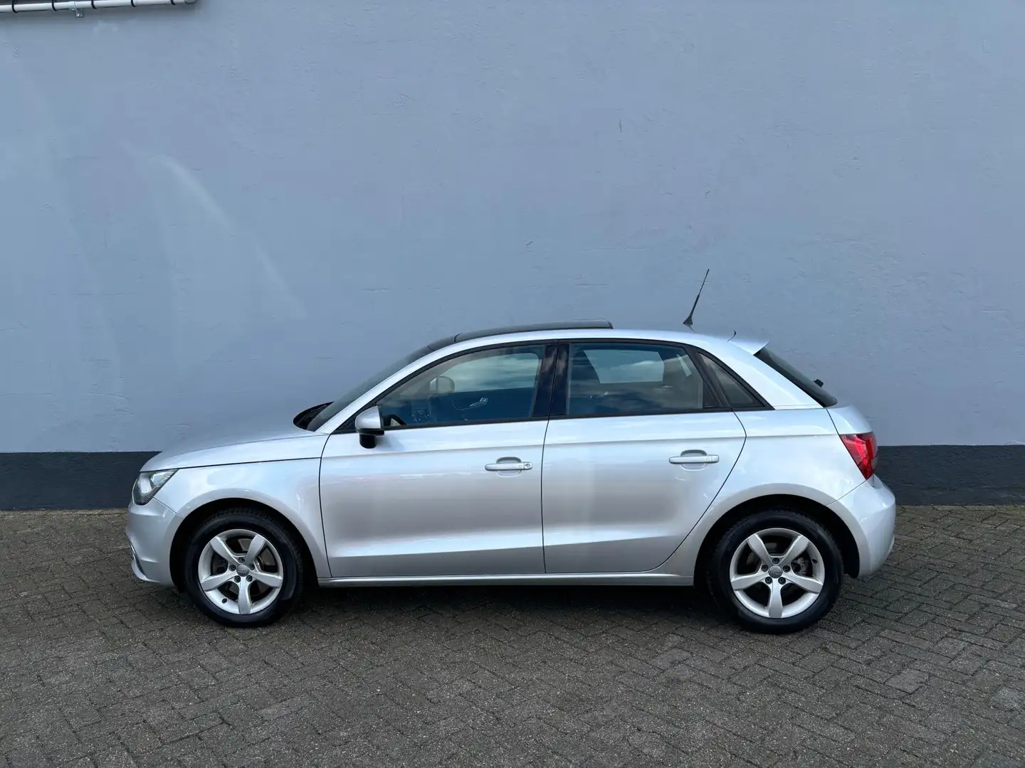 Audi A1 Sportback 1.4 TFSI Pro Line S - Panorama Dak Grijs - 2