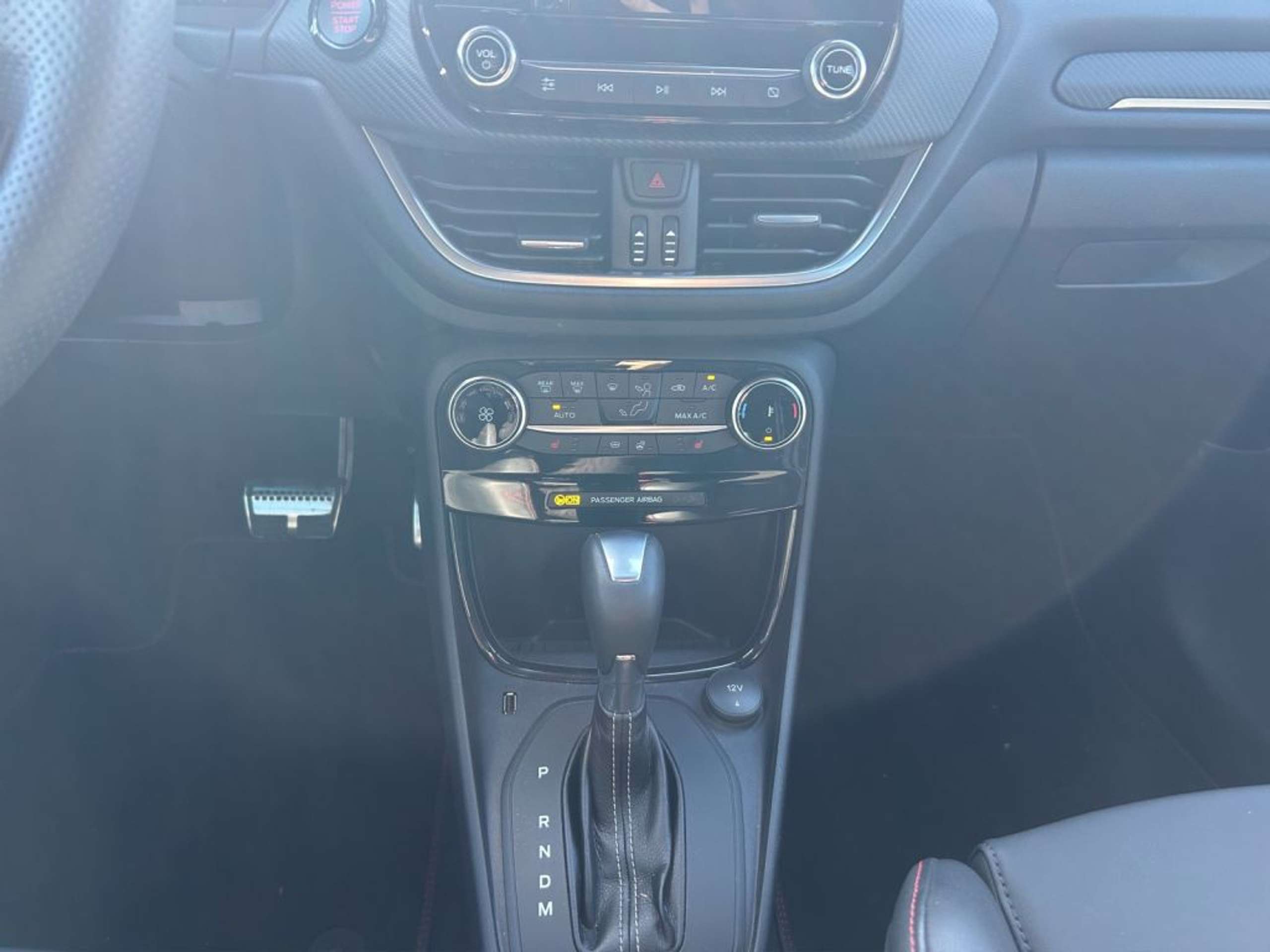 Fahrzeugabbildung Ford Puma 1.0 EcoBoost Hybrid Aut. ST X - mit KI generiert/bearbeitet