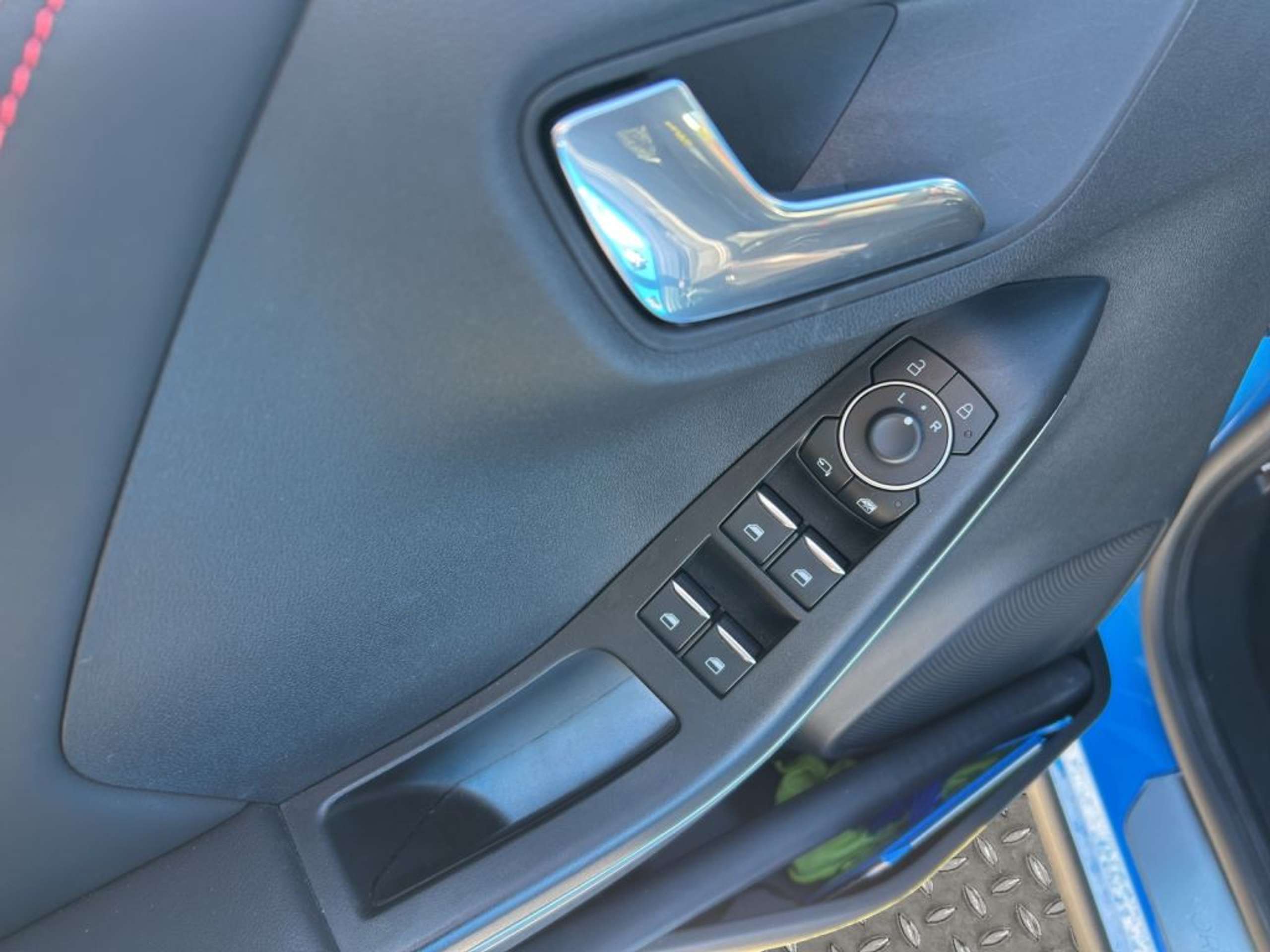 Fahrzeugabbildung Ford Puma 1.0 EcoBoost Hybrid Aut. ST X - mit KI generiert/bearbeitet