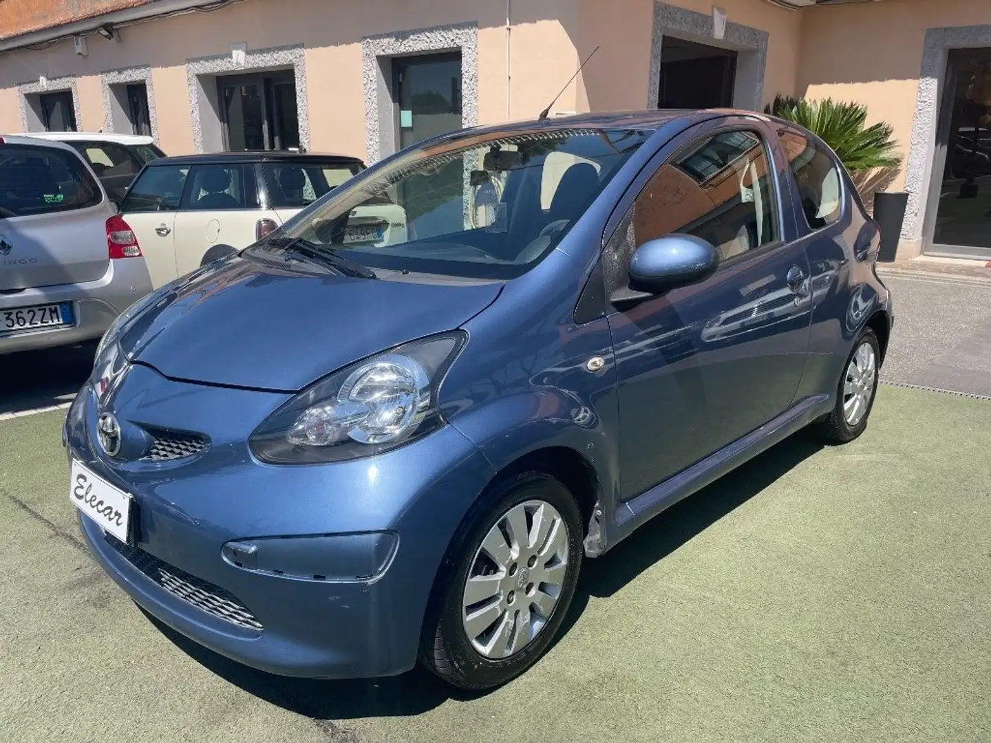 Toyota Aygo 1.0 12V VVT-i 3 porte Now Blauw - 1