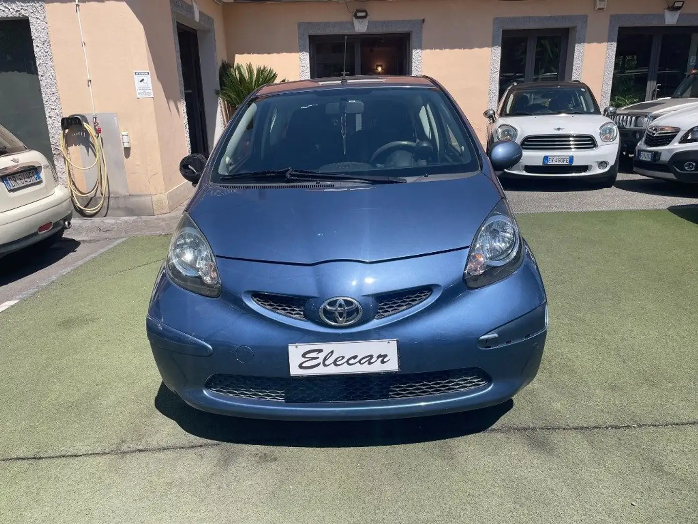 Toyota Aygo 1.0 12V VVT-i 3 porte Now Blauw - 2