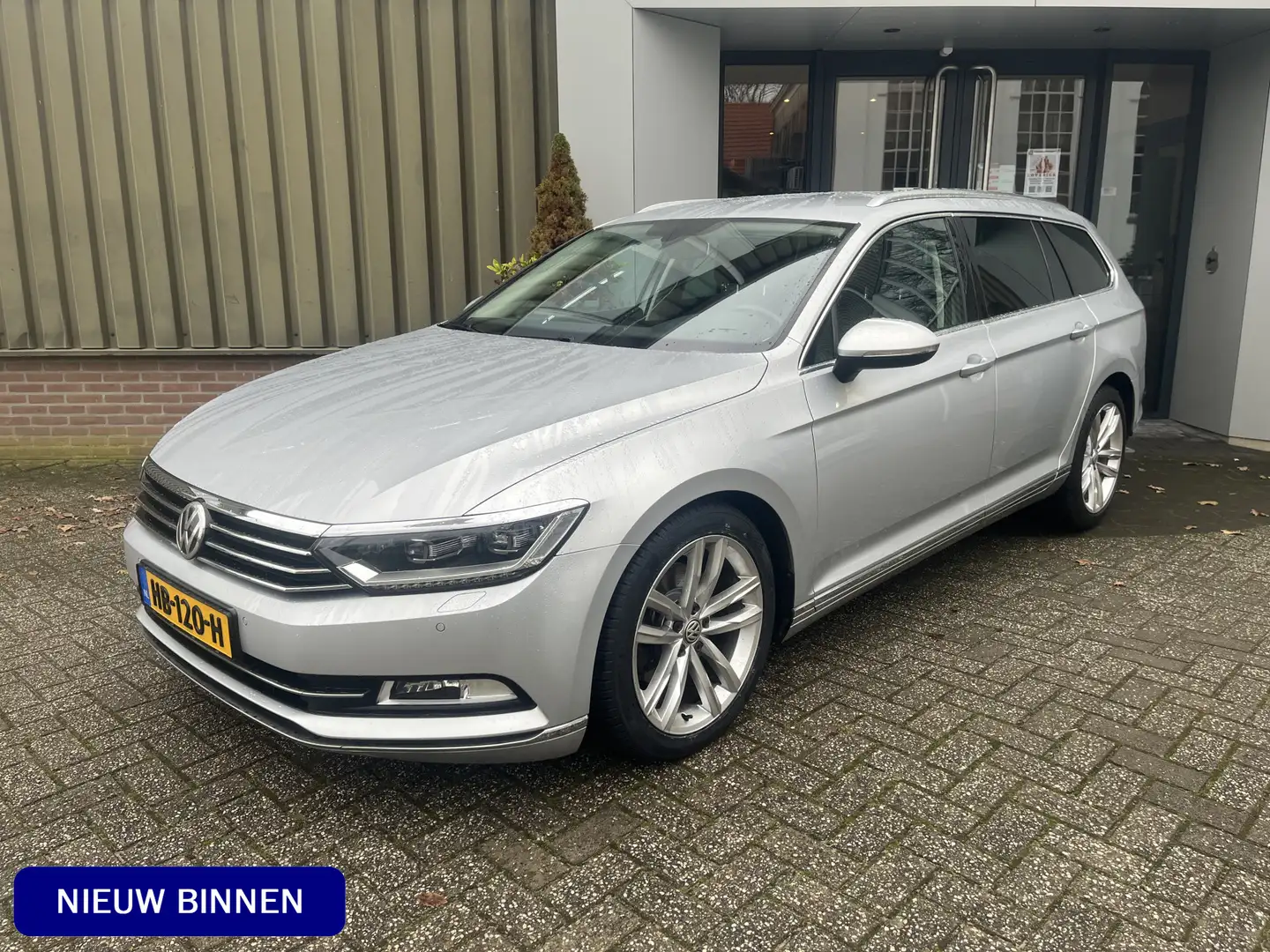 Volkswagen Passat Variant 1.6 TDI Highline | Airco | Trekhaak | Adaptive cru Grijs - 1