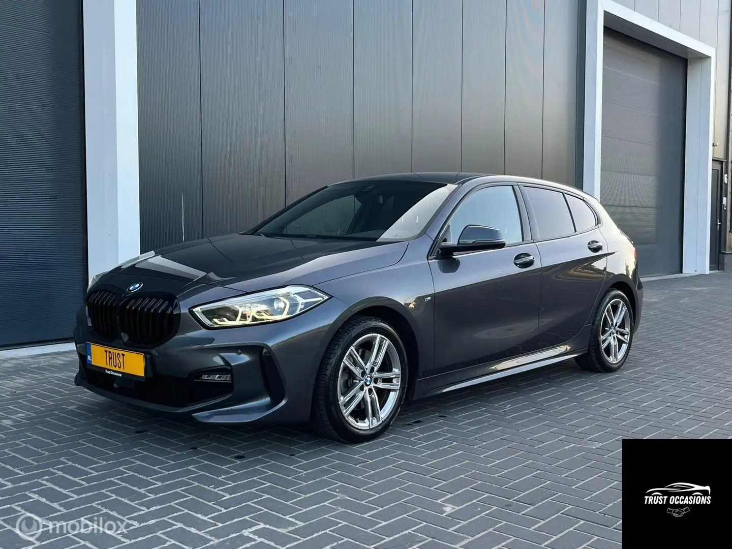 BMW 118 1-serie 118i M Pack Sport NAV LED LEER Grijs - 2