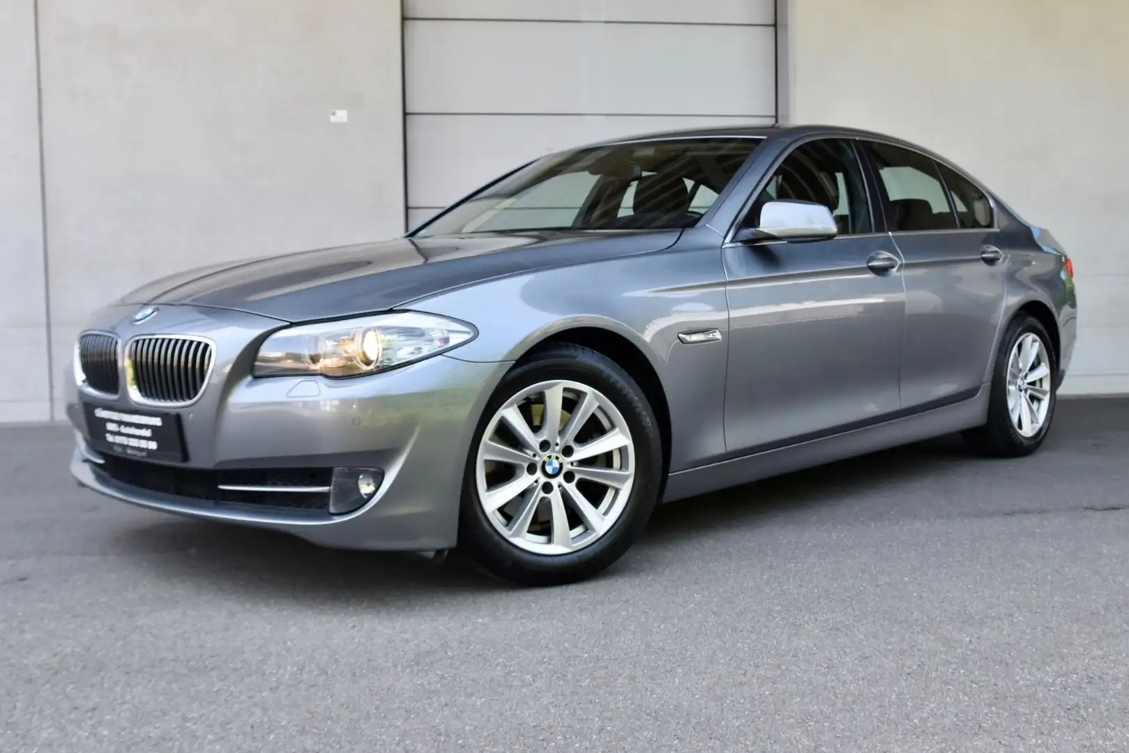 BMW 523 i Automatik*Navi*Xenon*Anhängerkupplung* Šedá - 1