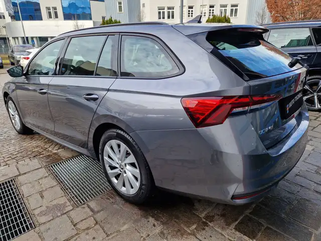 Skoda Octavia view 4