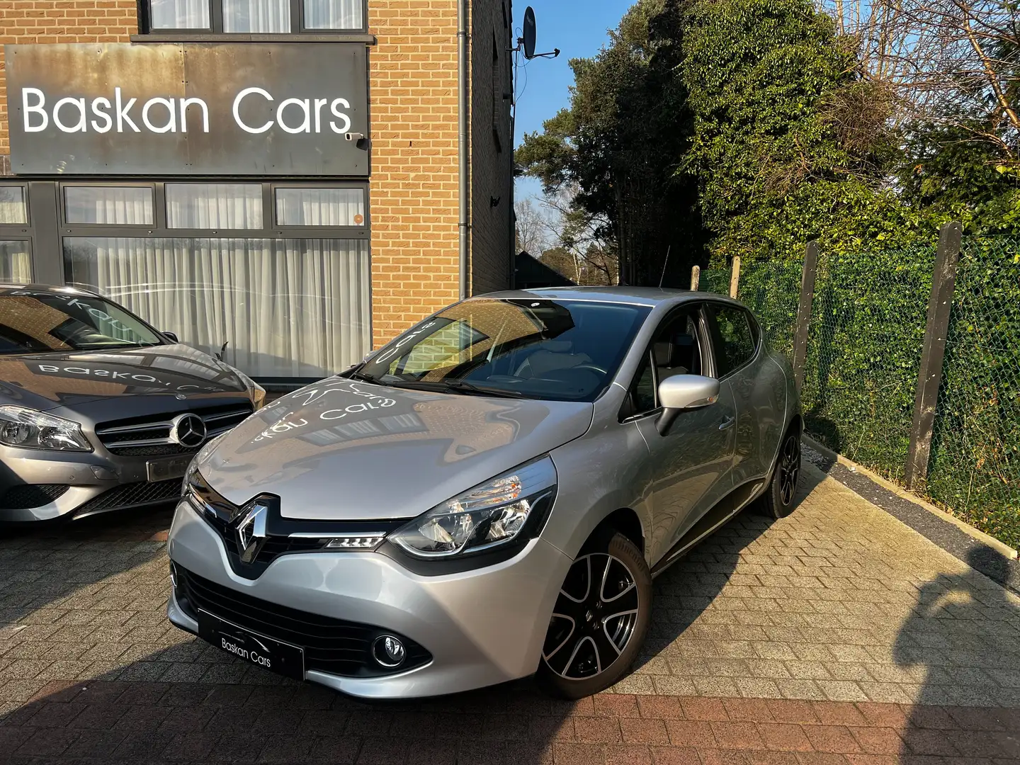 Renault Clio 0.9 TCe/M2015/50.000KM/airco/keyles/navi/GARANTIE Grau - 1