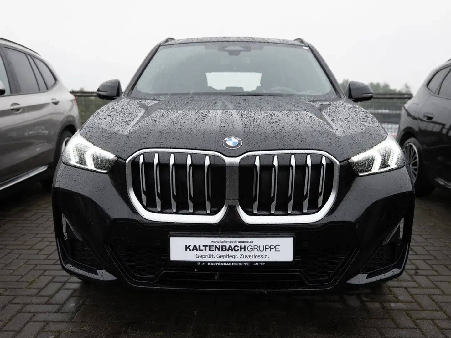 BMW X1 sDrive 20i M-Sport AHK LED ACC NAVI H/K Zwart - 2