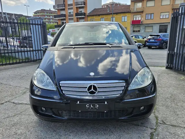 Mercedes-Benz A view 2