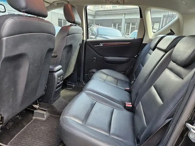 Mercedes-Benz A view 9
