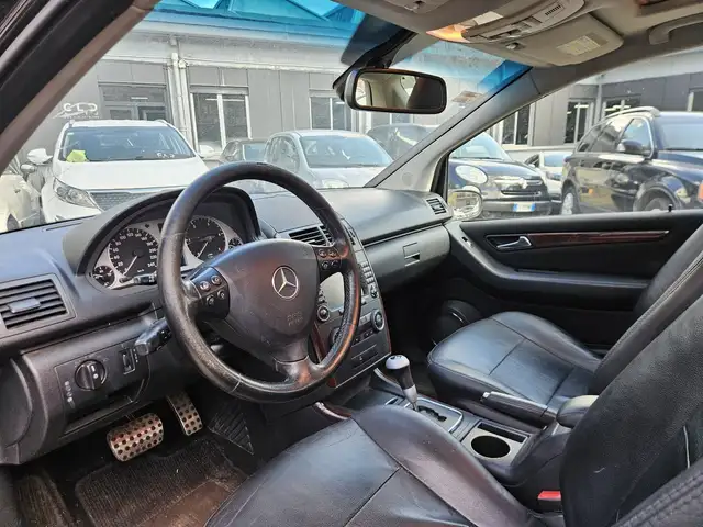 Mercedes-Benz A view 7