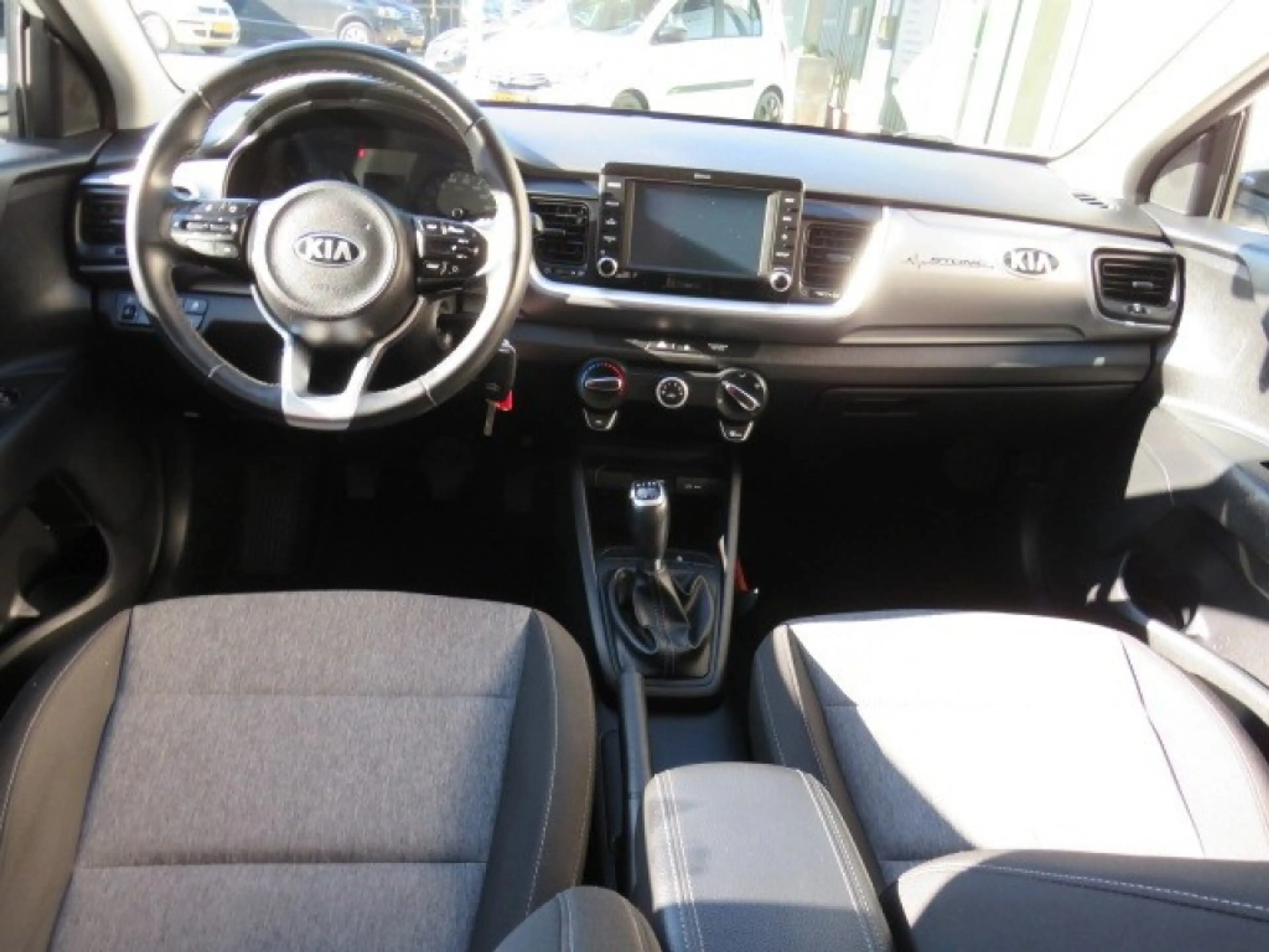 Kia Stonic 1.0 T-GDI DYNAMICLINE — photo 11