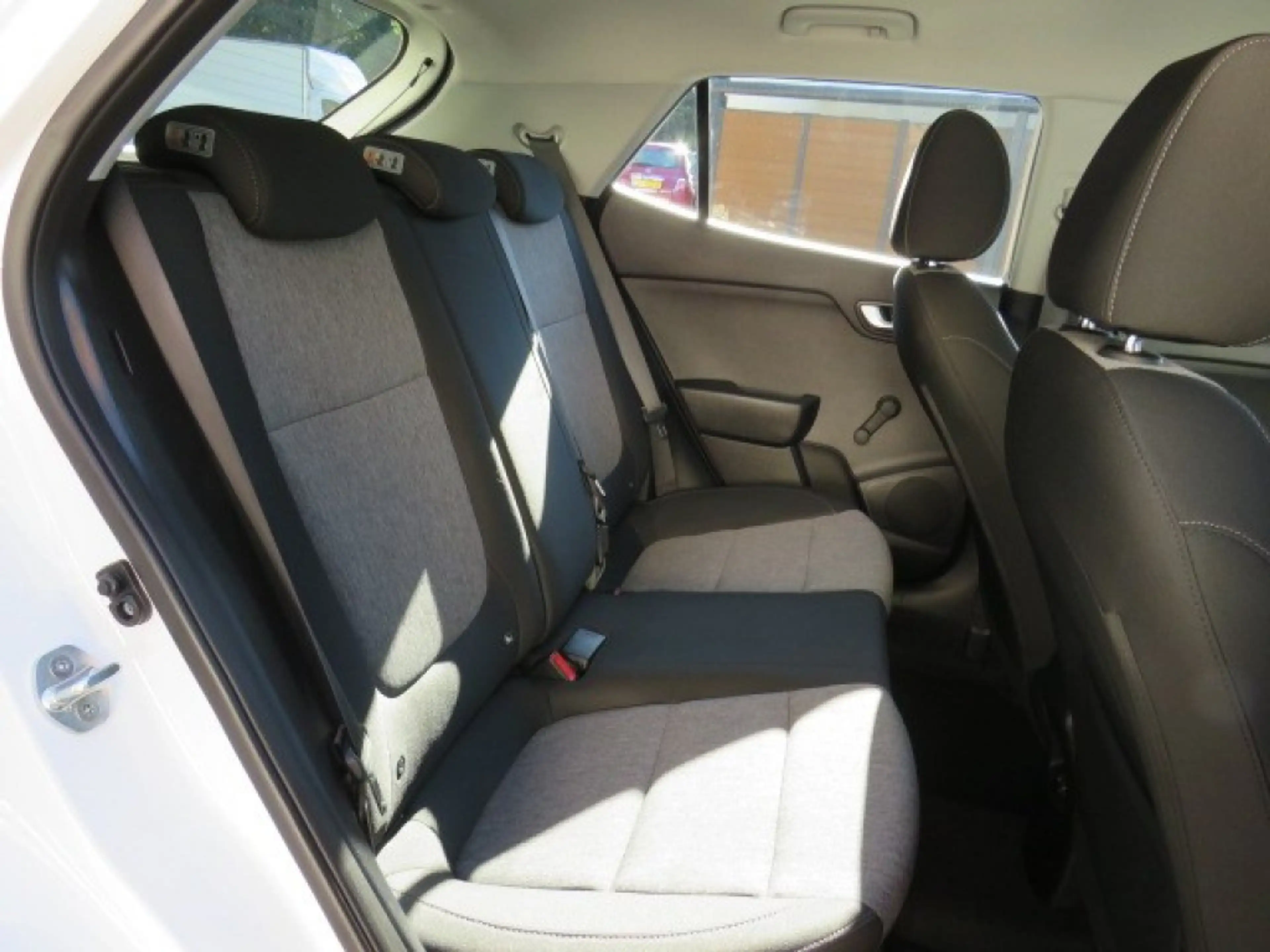 Kia Stonic 1.0 T-GDI DYNAMICLINE — photo 19