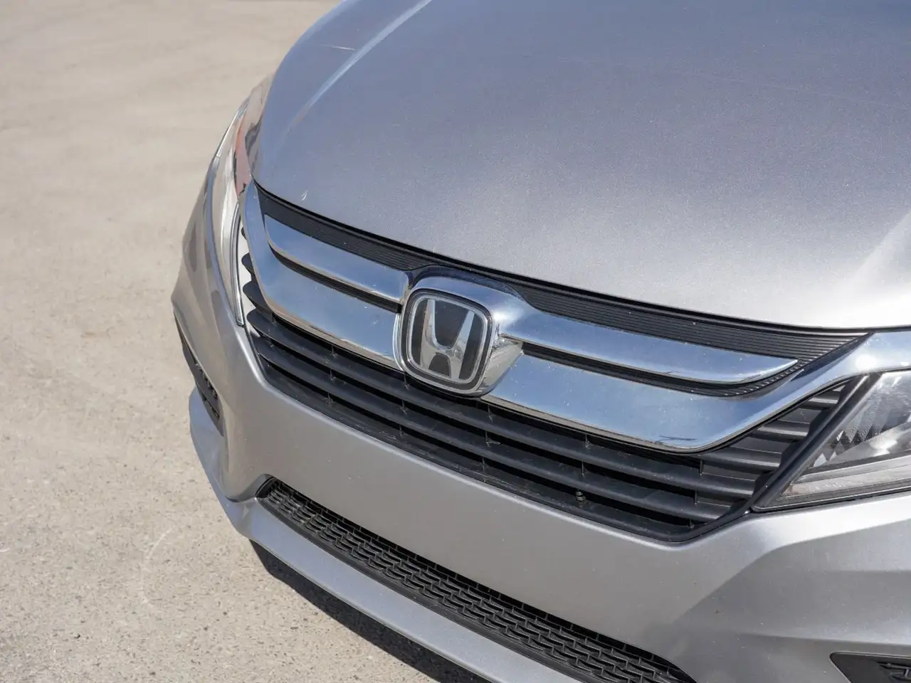 Honda Odyssey снимка Honda Odyssey