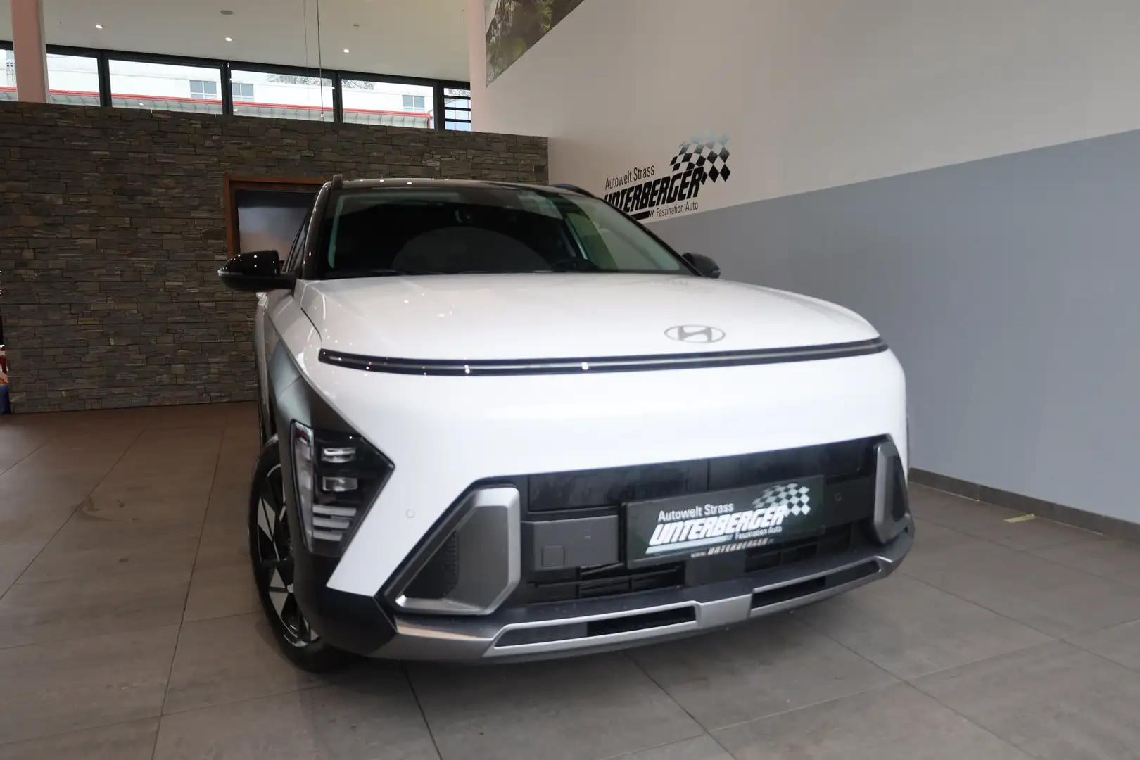 Hyundai KONA Hybrid GO Plus 1.6 GDI 2WD HEV Schwarz - 2