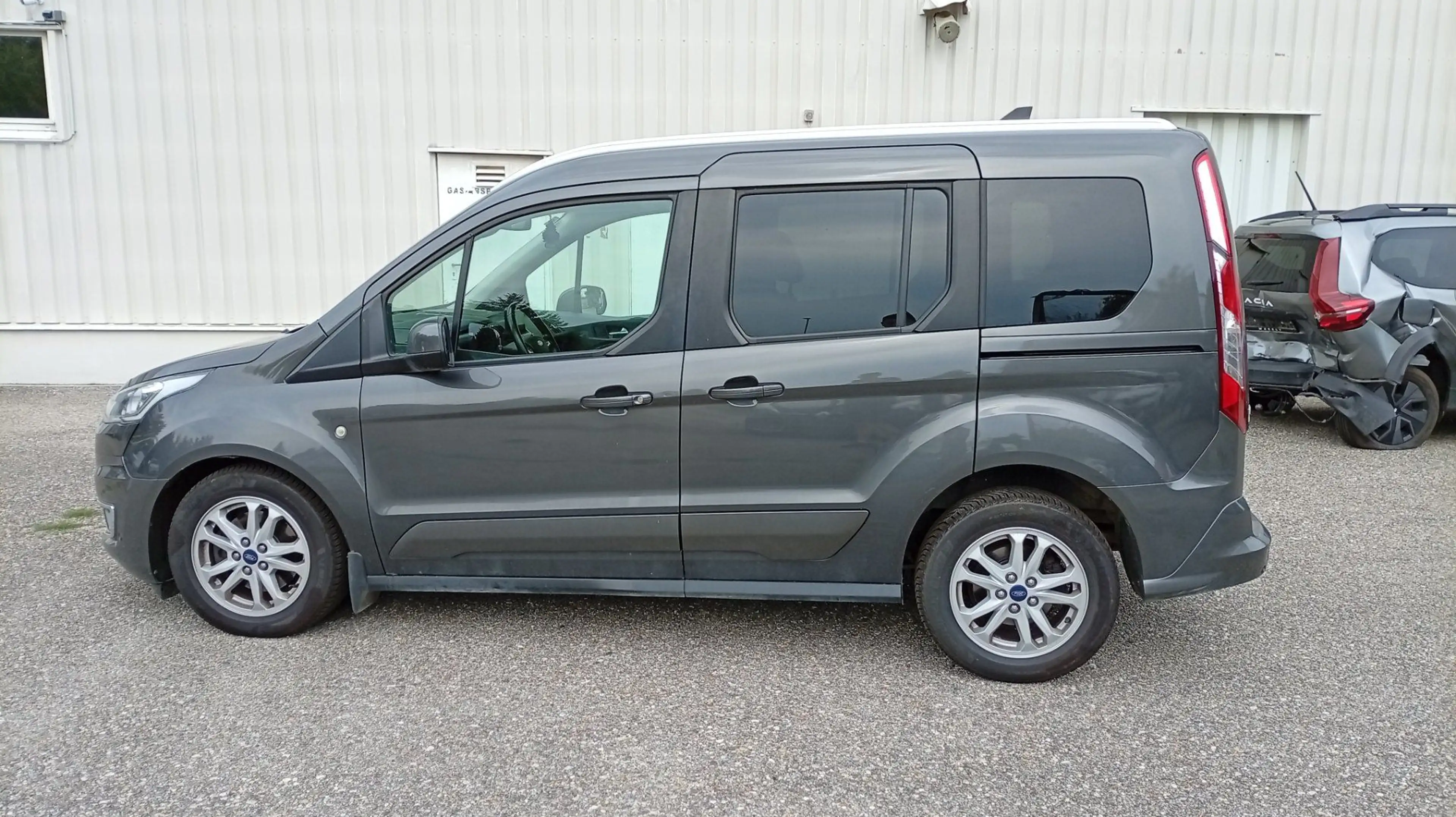 Ford Tourneo Connect 1.5 TDCi/EcoBlue Titanium S/S EcoB — photo 6